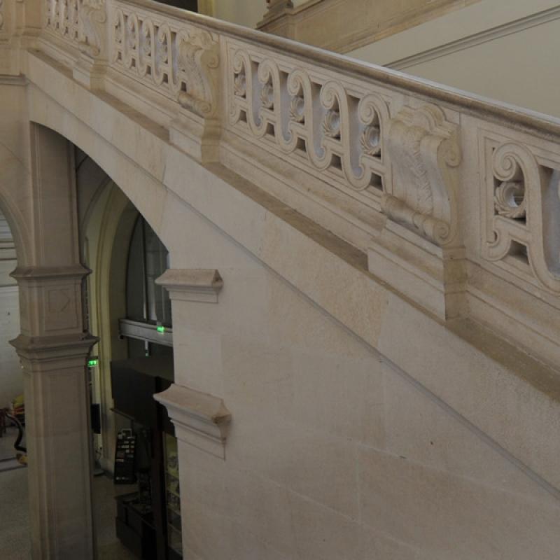 Museum escalier pano